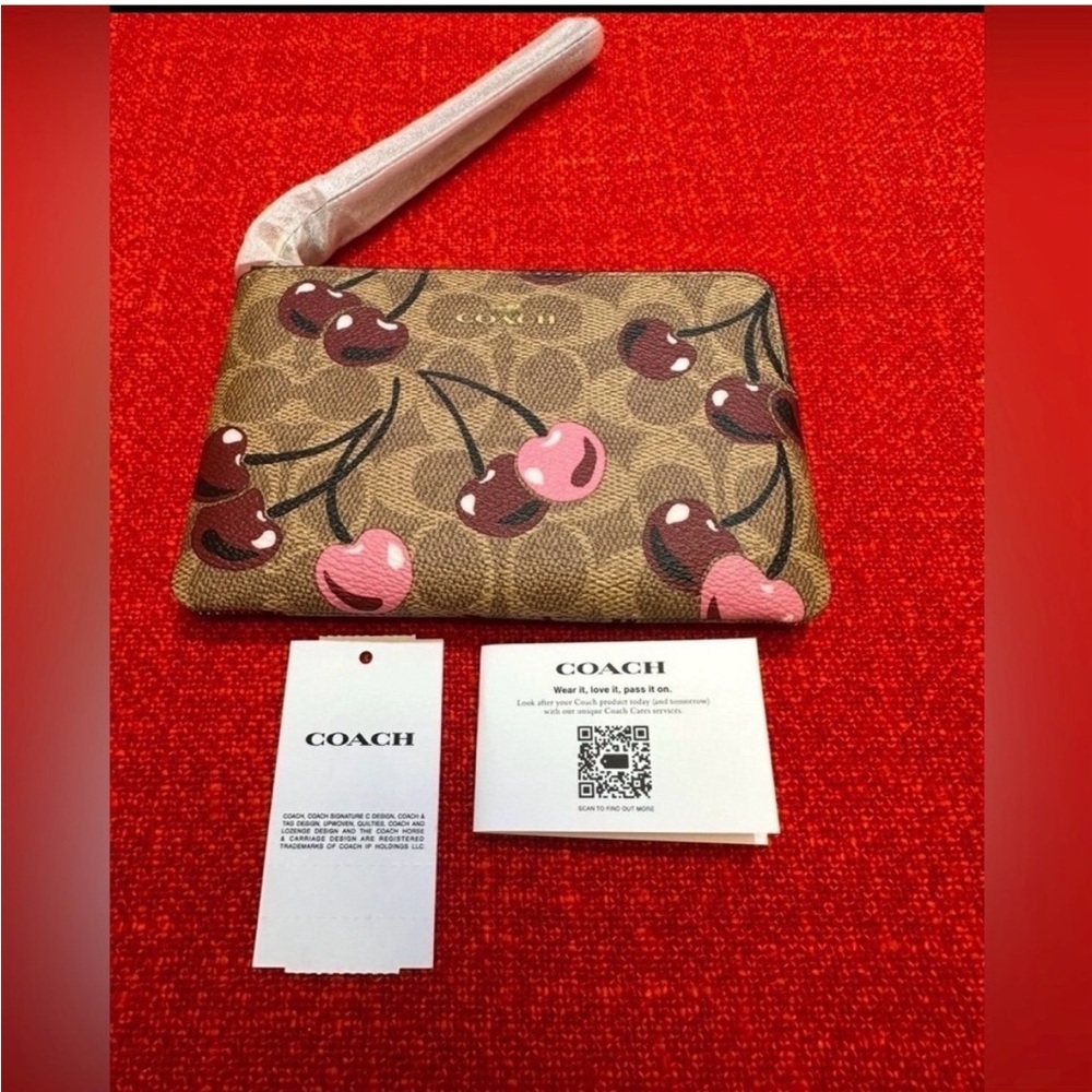 ❤️❤️❤️NEW coach wristlet/wallet with cherry print/gold tone hardware ❤️❤️❤️